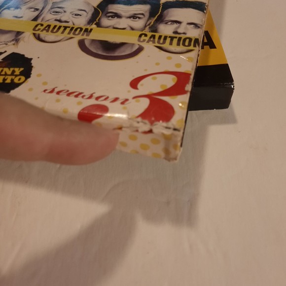 It's Always Sunny in Philadelphia: Complete Seasons 1, 2 and 3 DVD - Picture 7 of 8